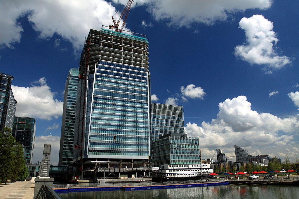 Costruzione del grattacielo al 25 di Churchill Place, nel quartiere Canary Wharf a Londra, che ospita la sede della European Medicines Agency EMA dal 2014. Credit: Chmee2 / Wikipedia. Licenza: CC BY-SA 3.0. Costruzione del grattacielo al 25 di Churchill Place, nel quartiere Canary Wharf a Londra, che ospita la sede della European Medicines Agency EMA dal 2014. Credit: Chmee2 / Wikipedia. Licenza: CC BY-SA 3.0.