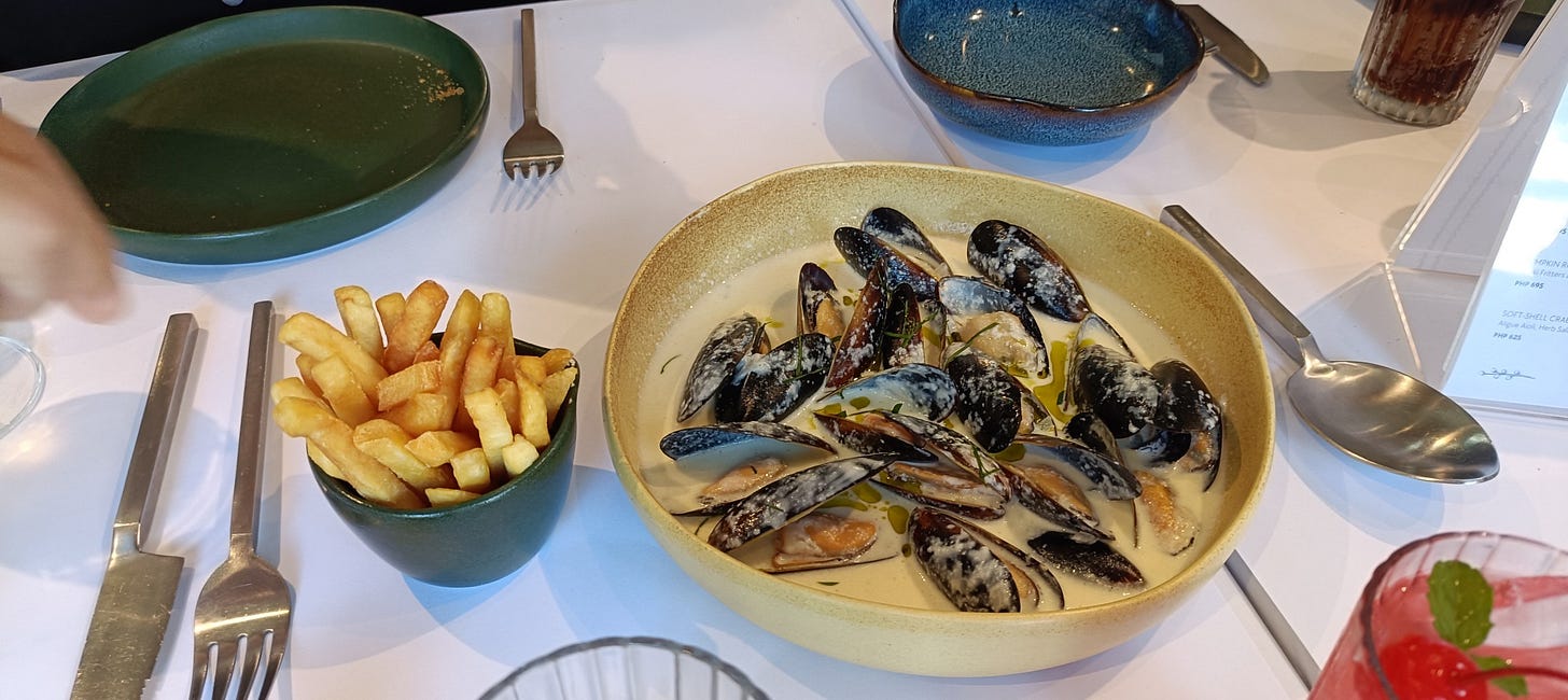 Chilean Mussels in White Wine & Cream Sauce with French Fries