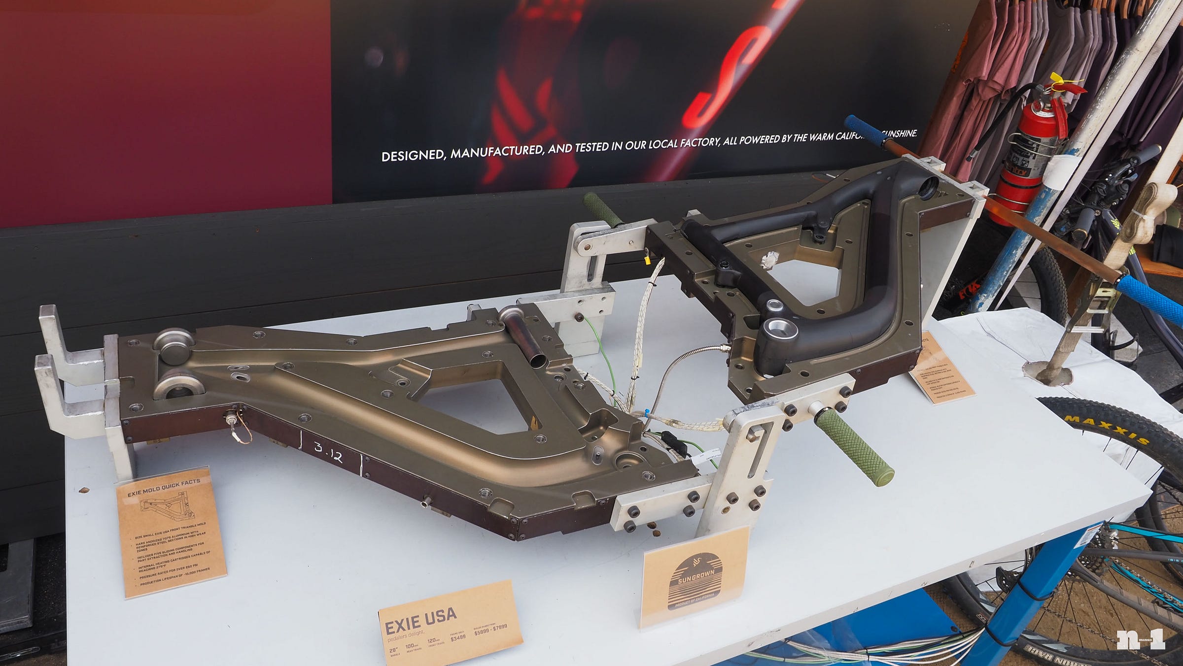 bis Exie USA frame
