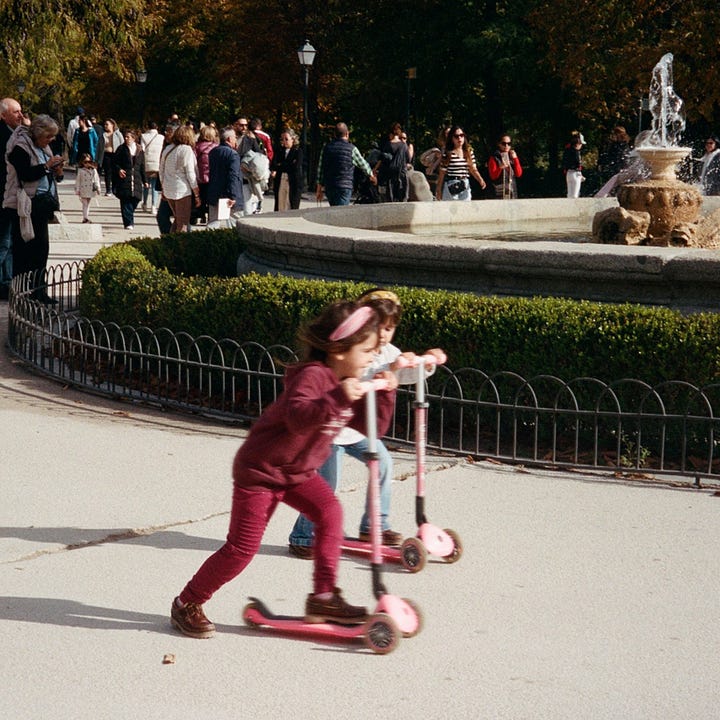 Personas en el Parque del Retiro