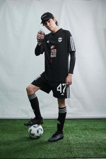 Spreen con la camiseta de Deportivo Riestra