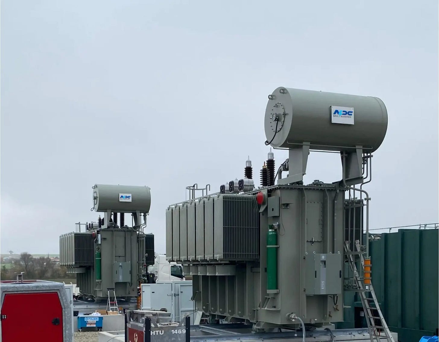 What Does a Transformer Do to Current? | How Transformers Work in Electric What Does a Transformer Do to Current? | How Transformers Work in Electric