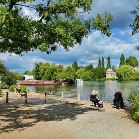 Old Father Thames: Walking from Source to City... Chapter Eleven