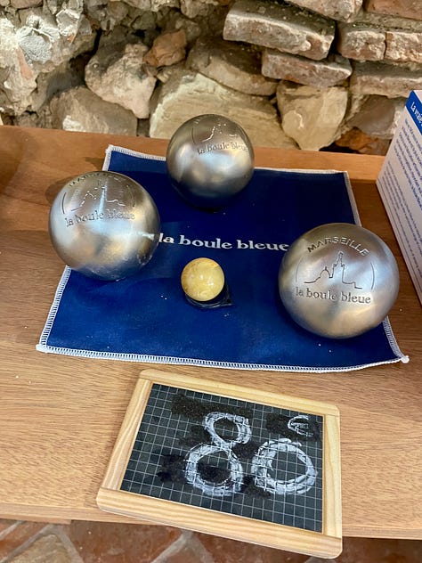 Pétanque balls and accessories