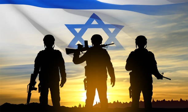 Israel relembra 1 ano do massacre de 7 de outubro de 2023 sob novos ataques e sons de sirenes