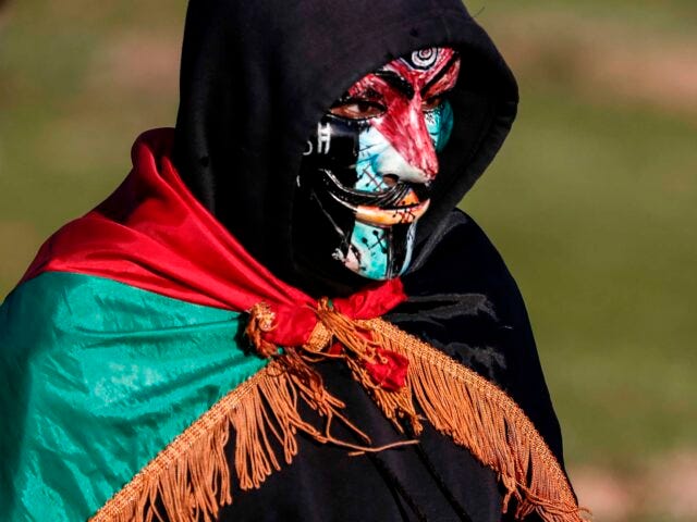 Hamas mask (Mahmud Hams / AFP via Getty)