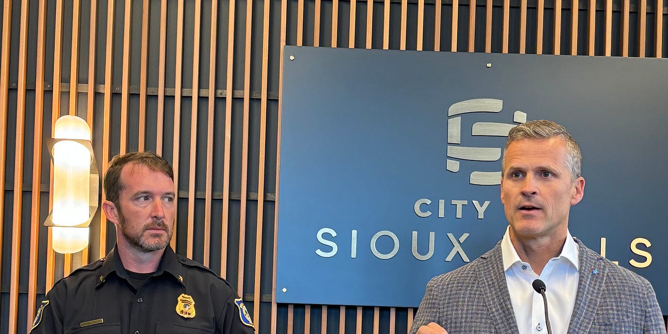 Mayor Paul Tenhaken, Chief Jon Thum urge people not to give panhandlers cash