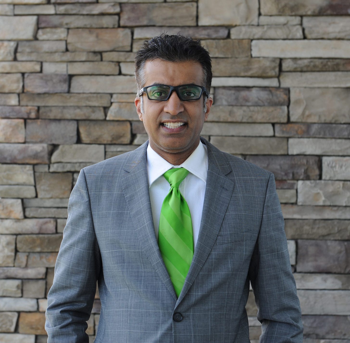 Dr Khan headshot