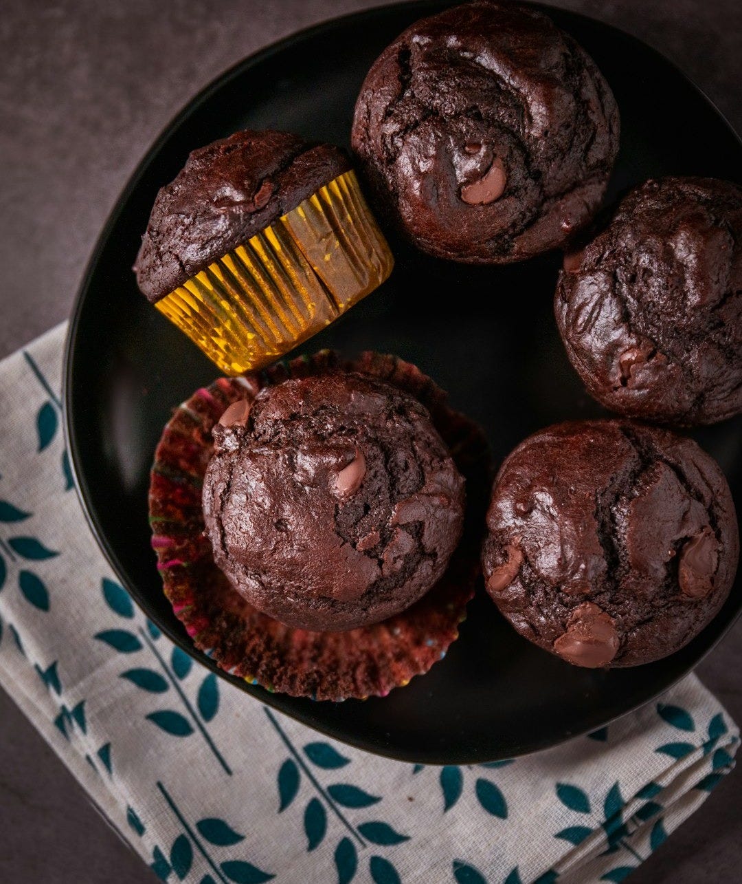 chocolate cupcakes on blue and white ceramic plate chocolate cupcakes on blue and white ceramic plate