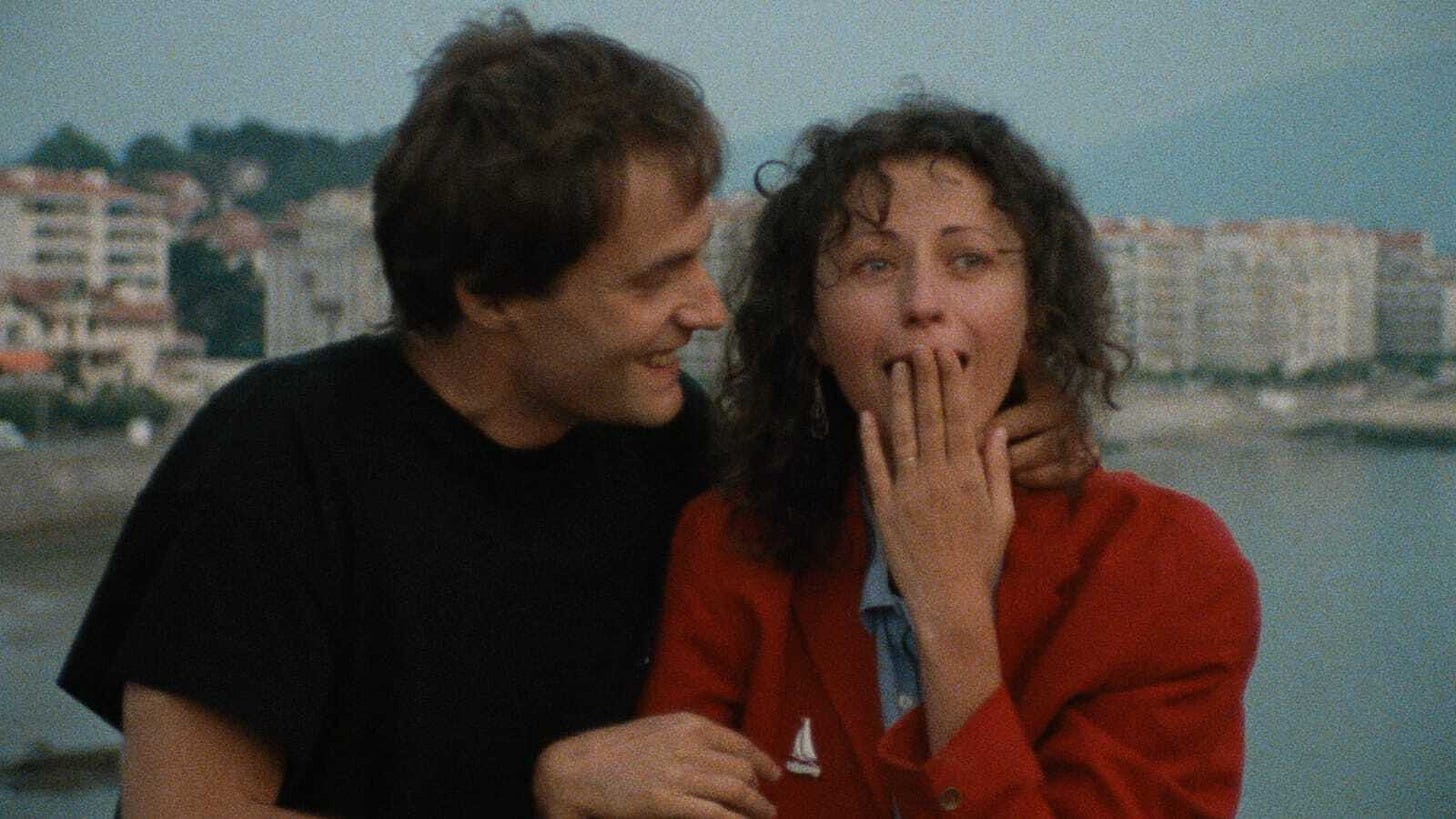 The Green Ray | Still features Marie Rivière as Delphine observing the sunset with a male partner.