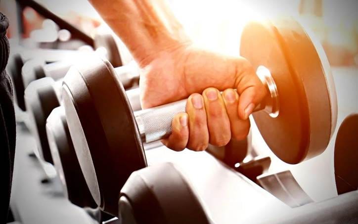 A close-up of a hand holding a dumbbell

AI-generated content may be incorrect.