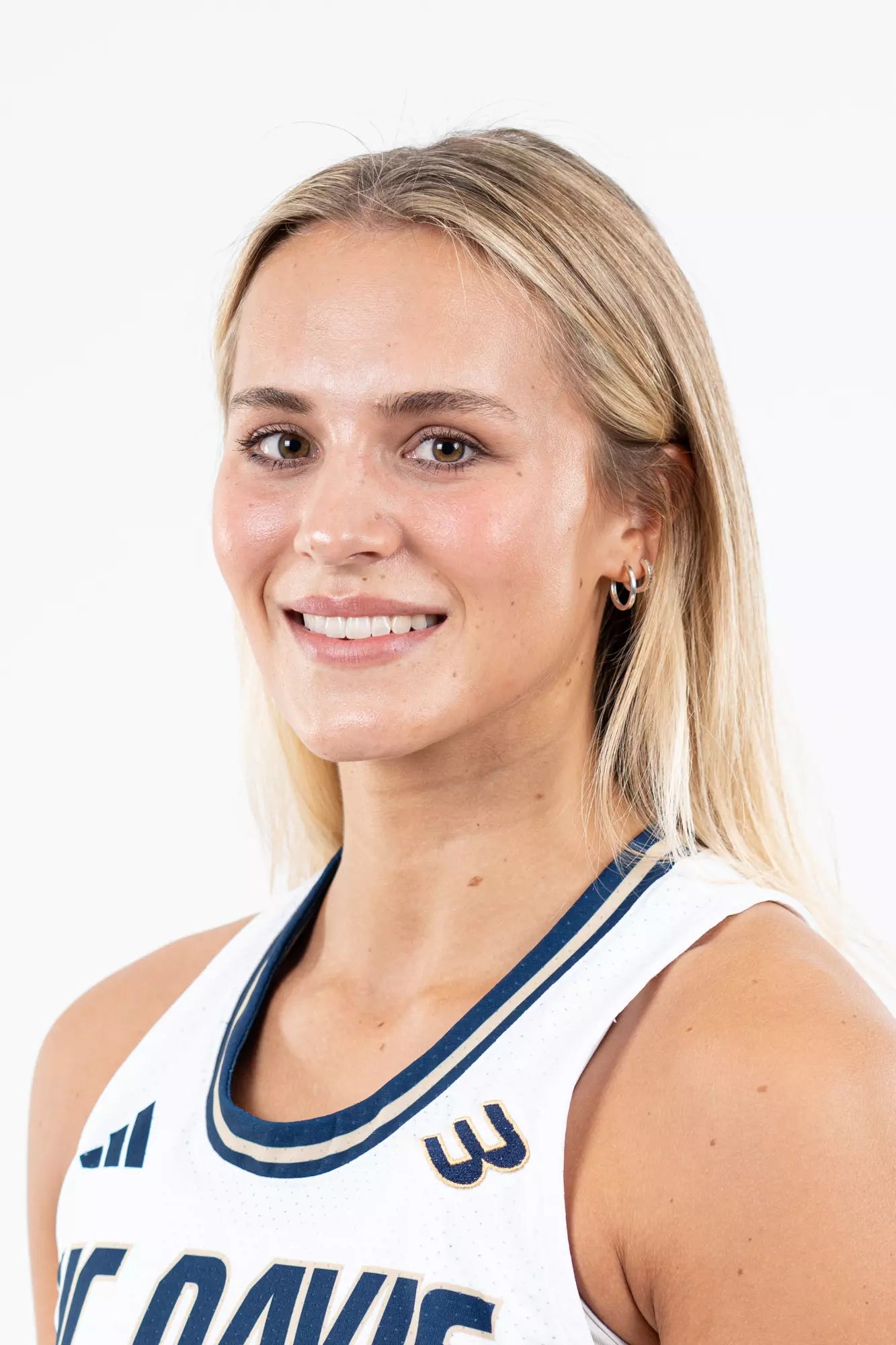 Tova Sabel - Women's Basketball - UC Davis Athletics