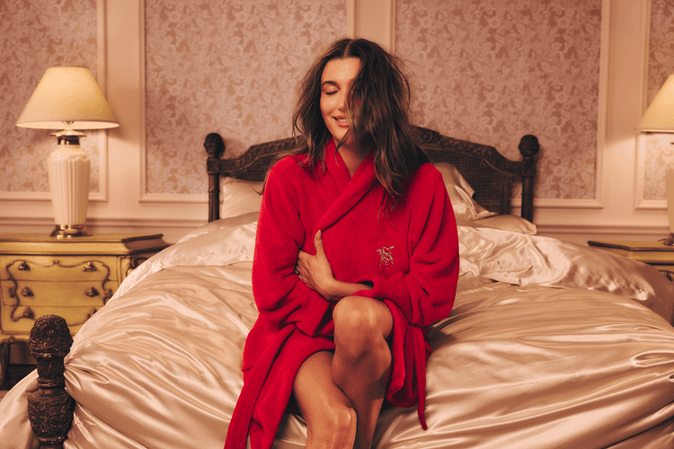 Campanha da victoria’s secret com hailey bieber
