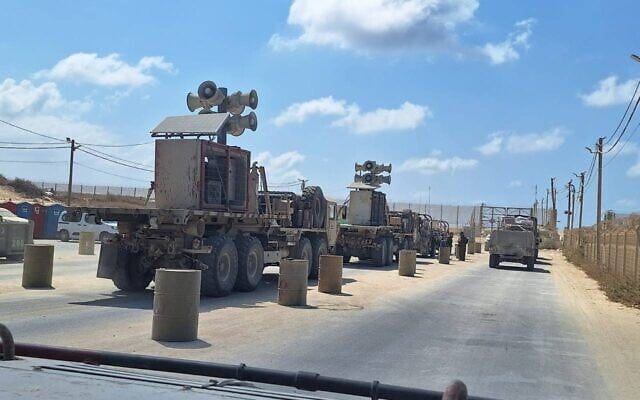 IDF trucks with loudspeakers seen on the border of the Gaza Strip, apparently preparing to enter, readying to broadcast Prime Minister Benjamin Netanyahu's speech at the UN to Palestinians, September 26, 2025. (Social media; used in accordance with Clause 27a of the Copyright Law)