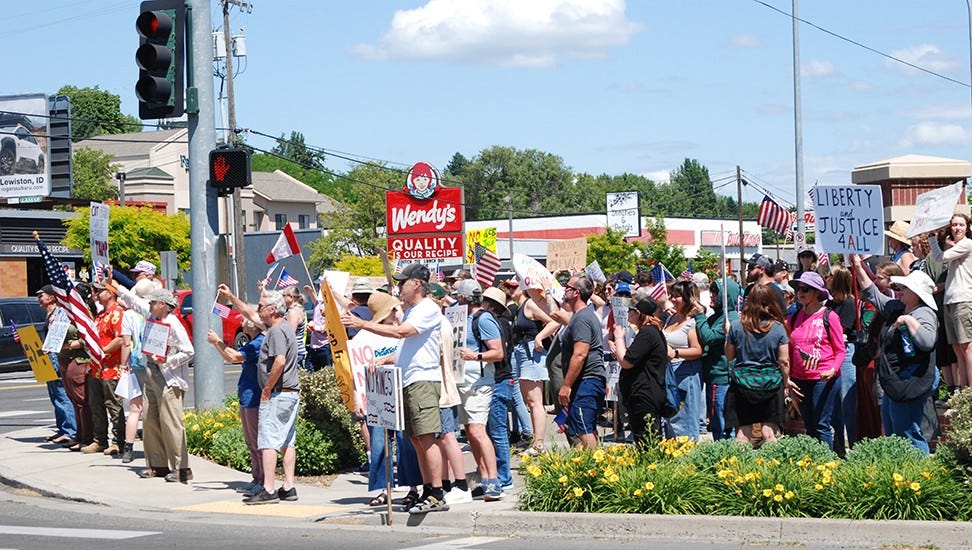 May be an image of 6 people, crowd and text that says 'Lewiston, petactante GANKE QAUTY& 3ИCИ Wendys ΩΥΑΗΤΥ EOURR QUAL QUALITY LIT FOURBECIPE RRECIPE LIBERTY JUSTICE ALL'