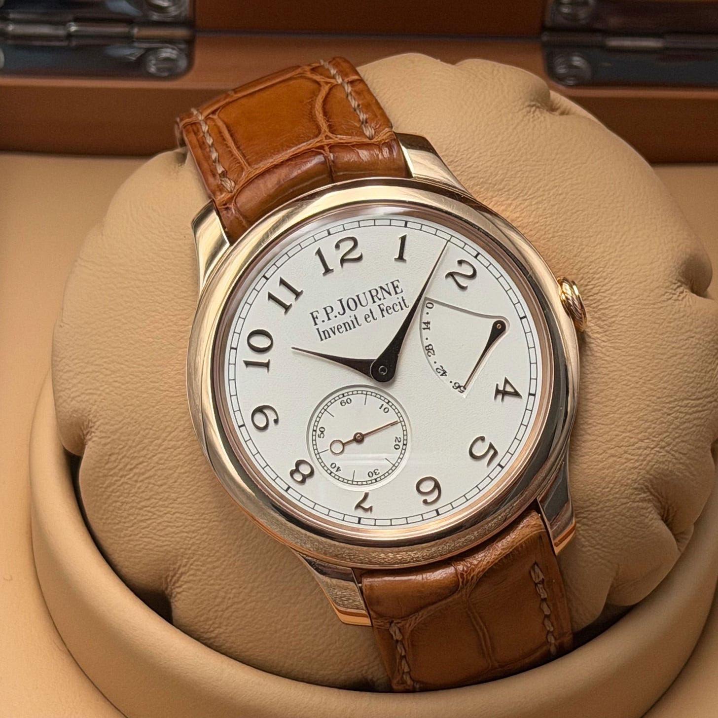 2021 F.P. Journe Chronomètre Souverain 40 Rose Gold / White / Arabic / Strap Chronomètre Souverain Listing Image 1 2021 F.P. Journe Chronomètre Souverain 40 Rose Gold / White / Arabic / Strap Chronomètre Souverain Listing Image 1