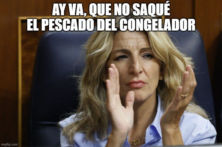 Foto de Yolanda Díaz aplaudiendo con cara de circunstancias. Texto sobreimpreso: "Ay va, que no saqué el pescado del congelador".