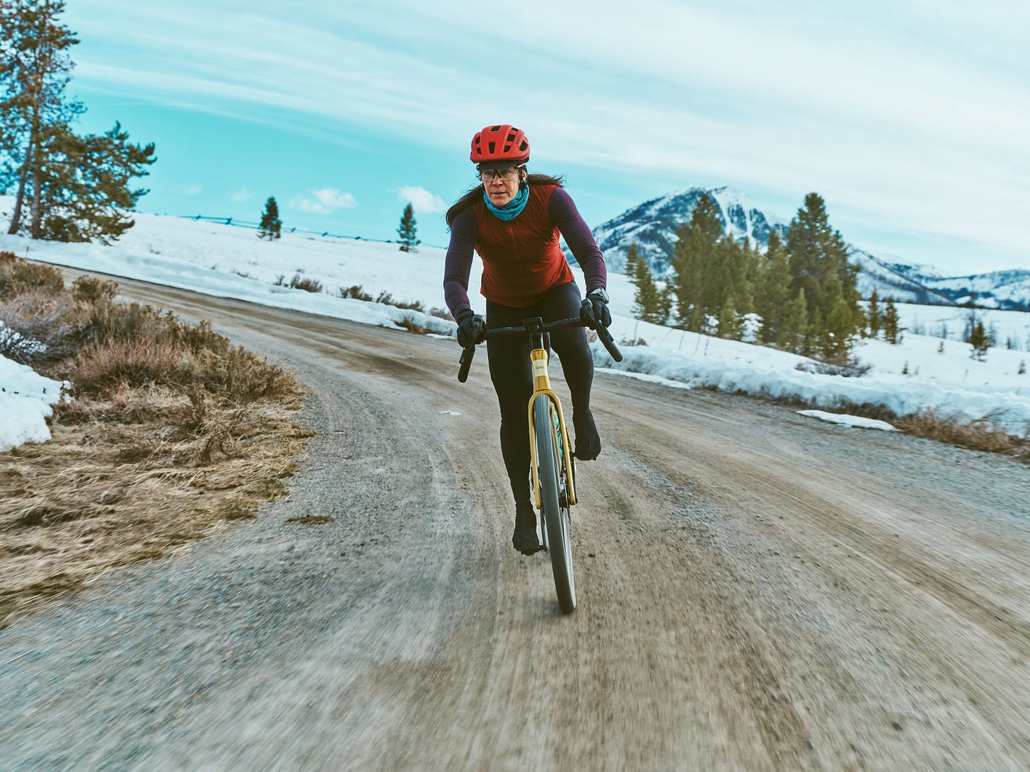 Puede ser una imagen de bicicleta y carretera