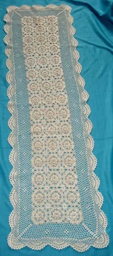 Nice! Vintage 4' CROCHET TABLE RUNNER - Picture 2 of 4