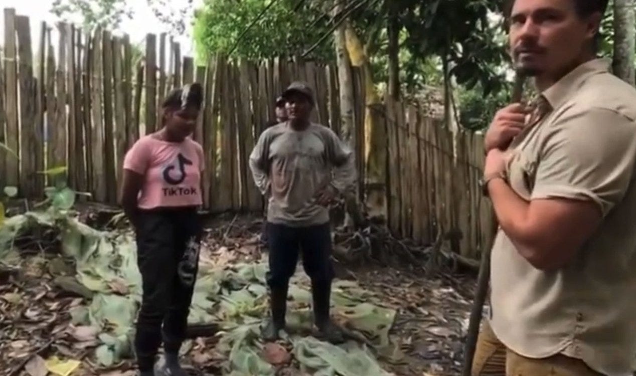 Aldeia peruana aterrorizada por misteriosos agressores de “olhos amarelos” de 2,10 metros. Aldeia peruana aterrorizada por misteriosos agressores de “olhos amarelos” de 2,10 metros.