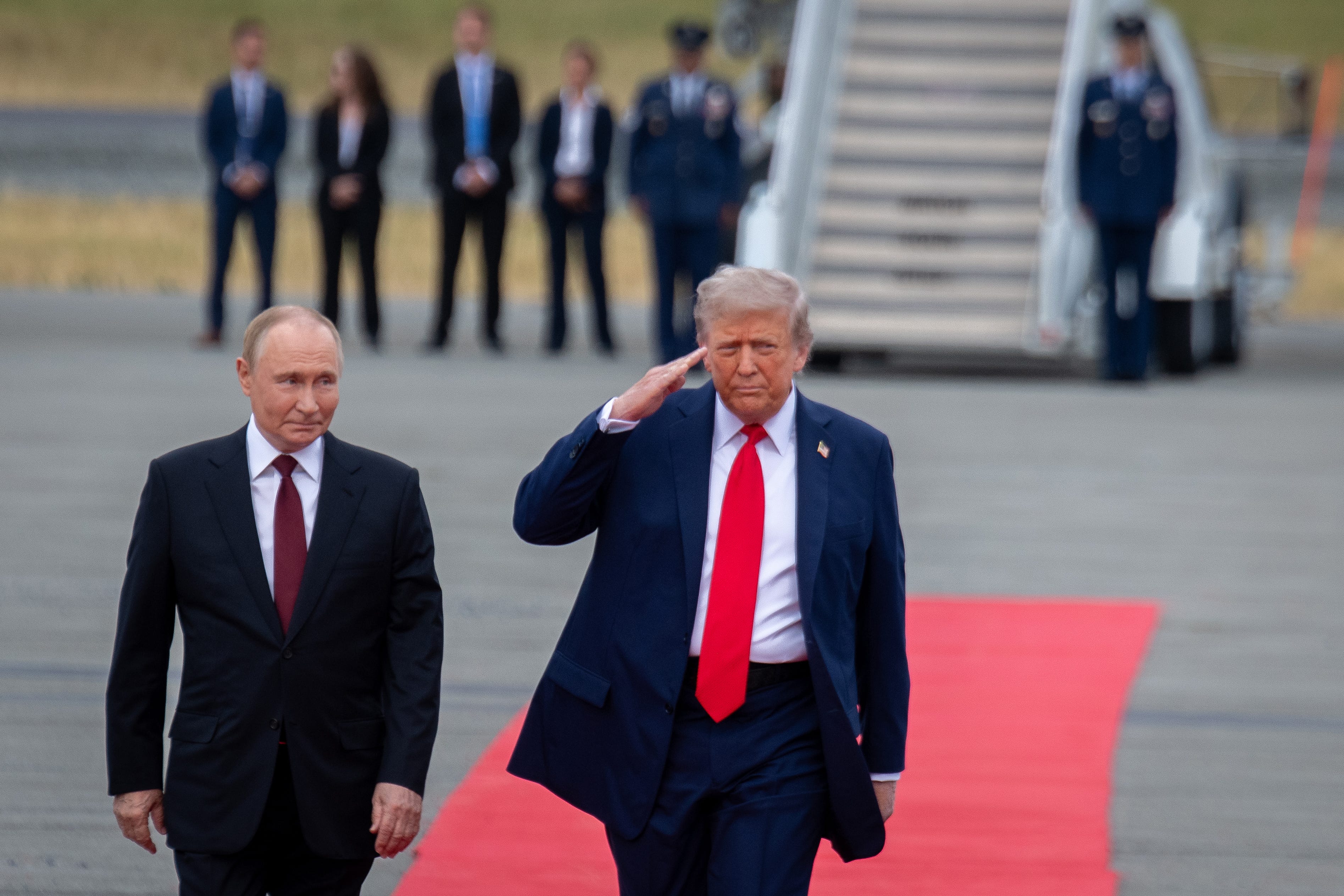 As Ukraine Burns, Trump Hangs a Photo of Himself With Putin in the ...