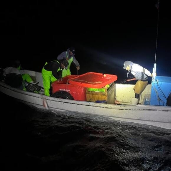 Mexican lancha crew in US waters