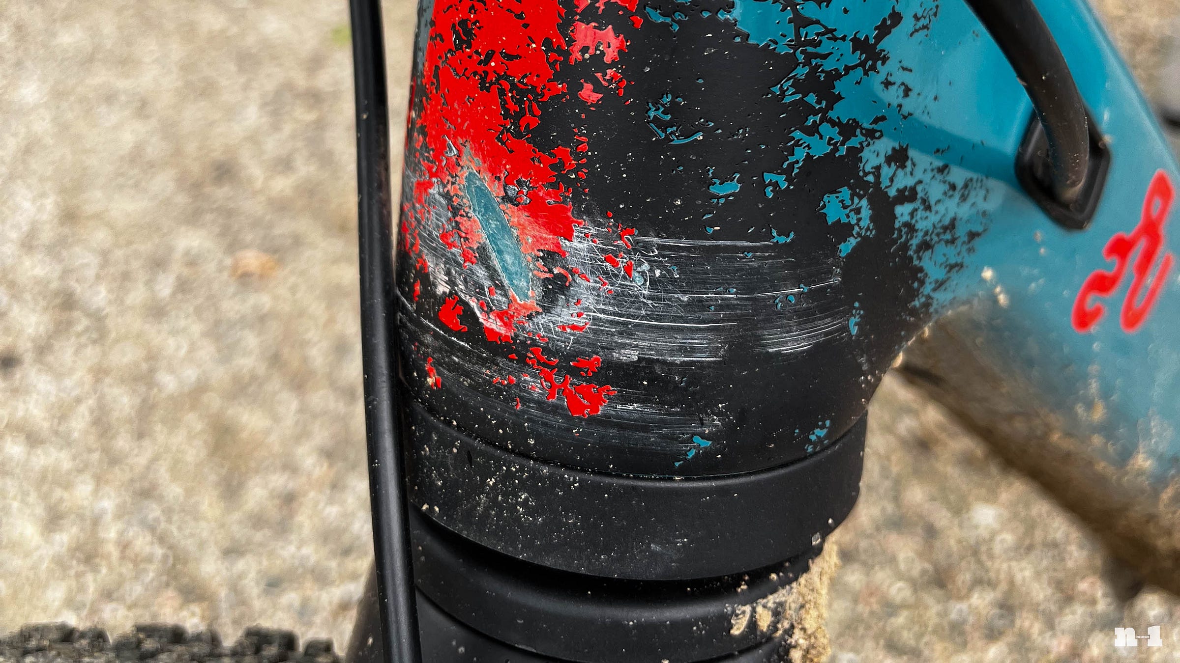 Brake hose wear on head tube