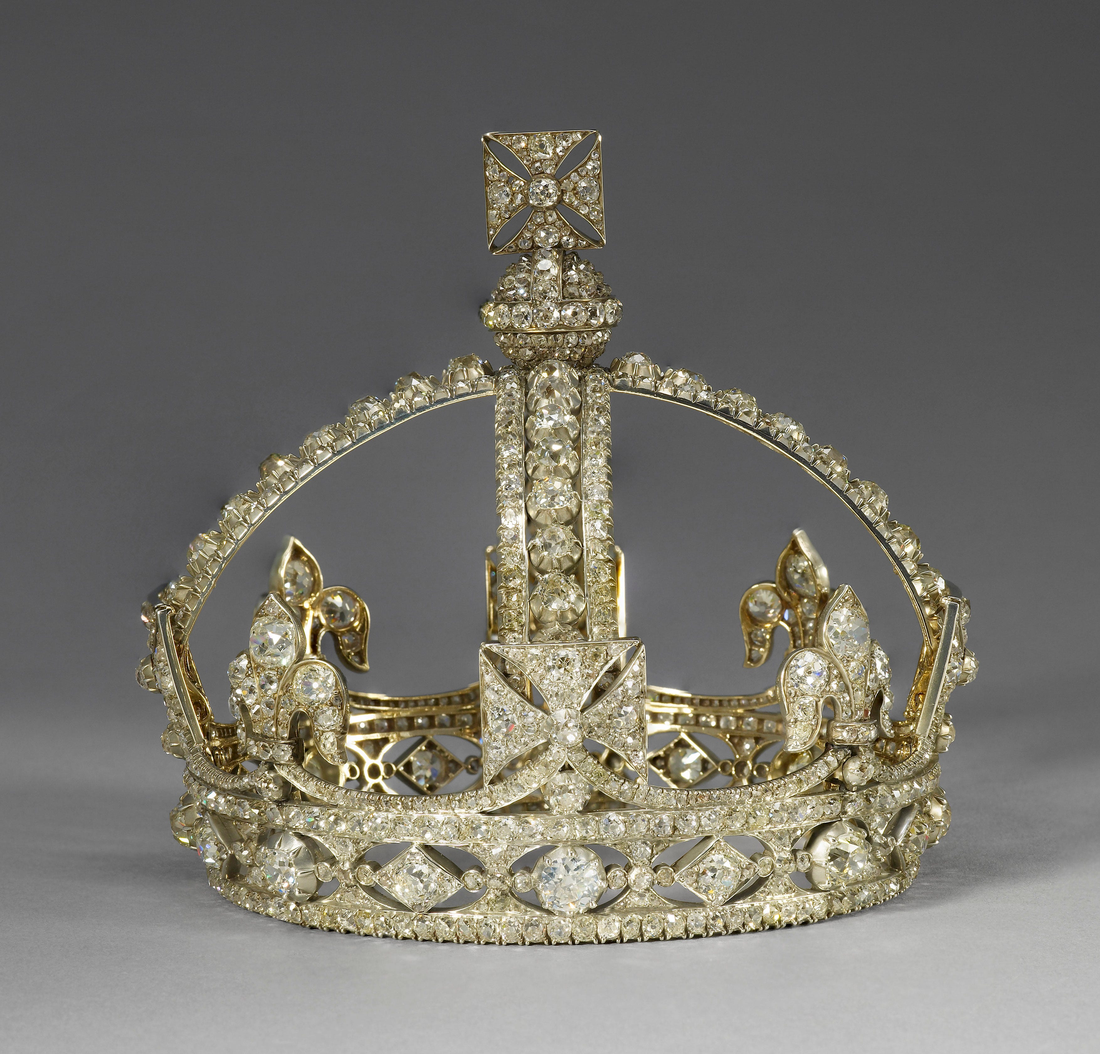 From left: Garrard & Co., Queen Victoria’s Small Diamond Crown, 1870; Queen Victoria wears the Small Diamond Crown. Alexander Bassano, Queen Victoria, 1882. (© Royal Collection Enterprises Limited 2026 | Royal Collection Trust) (1 of 2) (1 of 2)