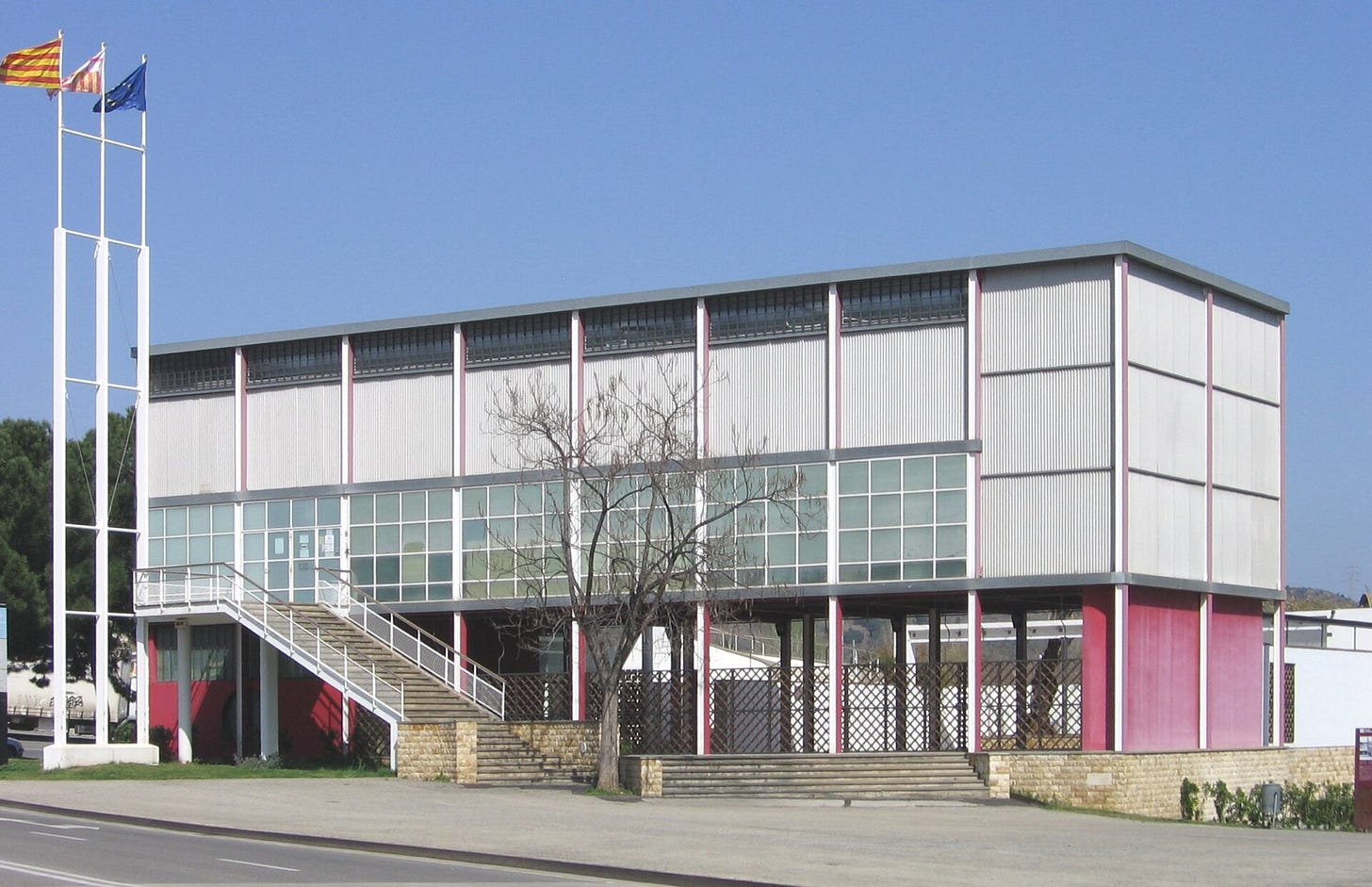 The pavilion of the Spanish Republic at the 1937 Paris World's Fair, built for Guernica.