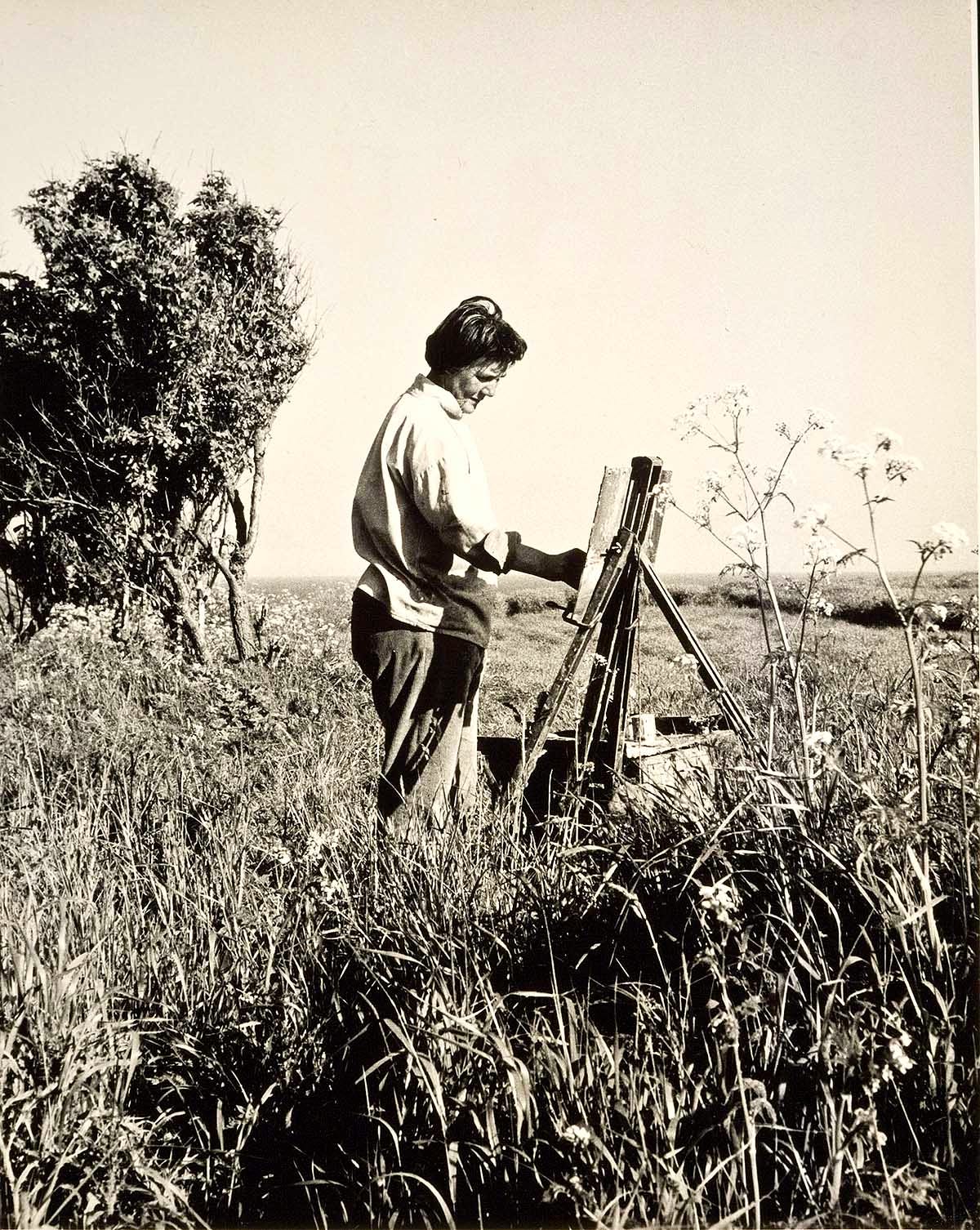 Joan Eardley painting out in the meadow at Catterline (Photograph by Audrey Walker, 1961)