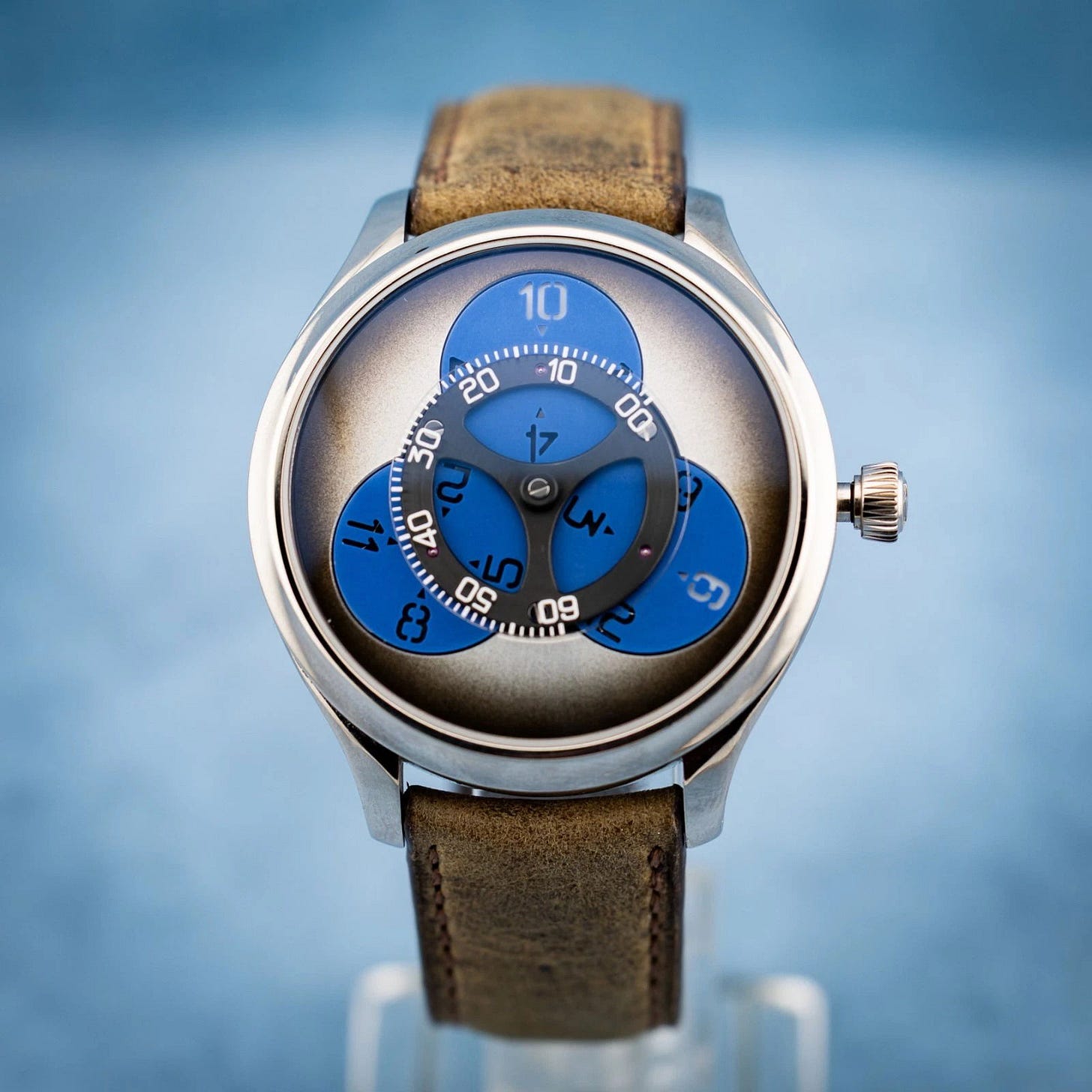 2022 H. Moser & Cie Endeavour Flying Hours White Gold / Superluminova Blue 1806-0202 Listing Image 1 2022 H. Moser & Cie Endeavour Flying Hours White Gold / Superluminova Blue 1806-0202 Listing Image 1