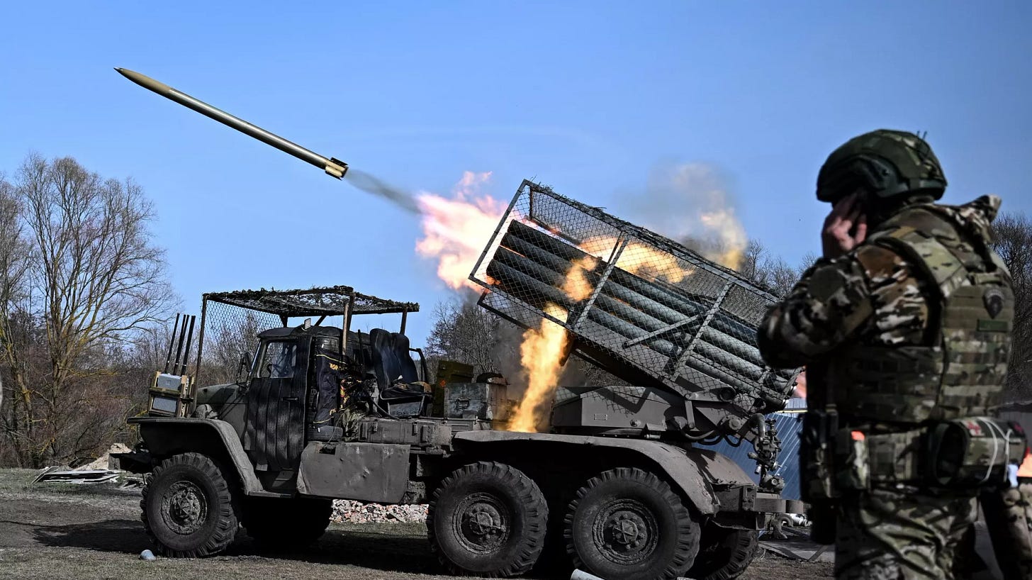 Russian servicemen fire a BM-21 Grad multiple rocket launcher towards Ukrainian positions amid Russia's military operation in Ukraine, in Kursk region, Russia. - Sputnik International, 1920, 12.04.2025