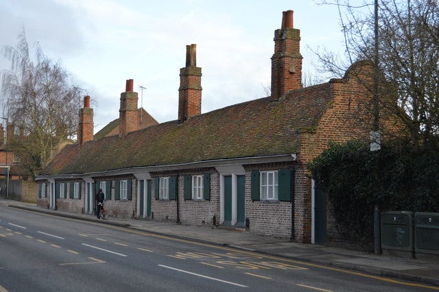 John Smith's Hospital © N Chadwick cc-by-sa/2.0 :: Geograph Britain and  Ireland