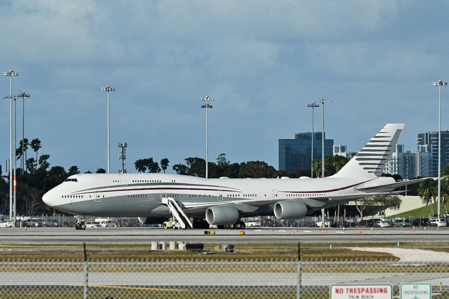 Qatar's luxury jet donation poses significant security risks, experts say -  ABC News