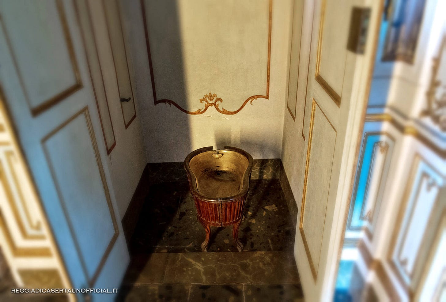 Il Bagno della Regina Maria Carolina | Il Bagno della Regina Maria Carolina |