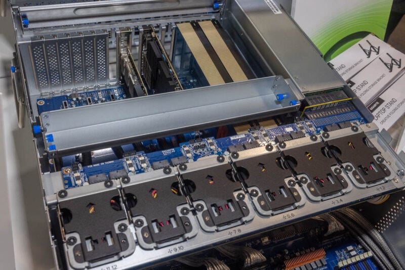 Gigabyte G493 SB0 8x PCIe GPU Slots 2