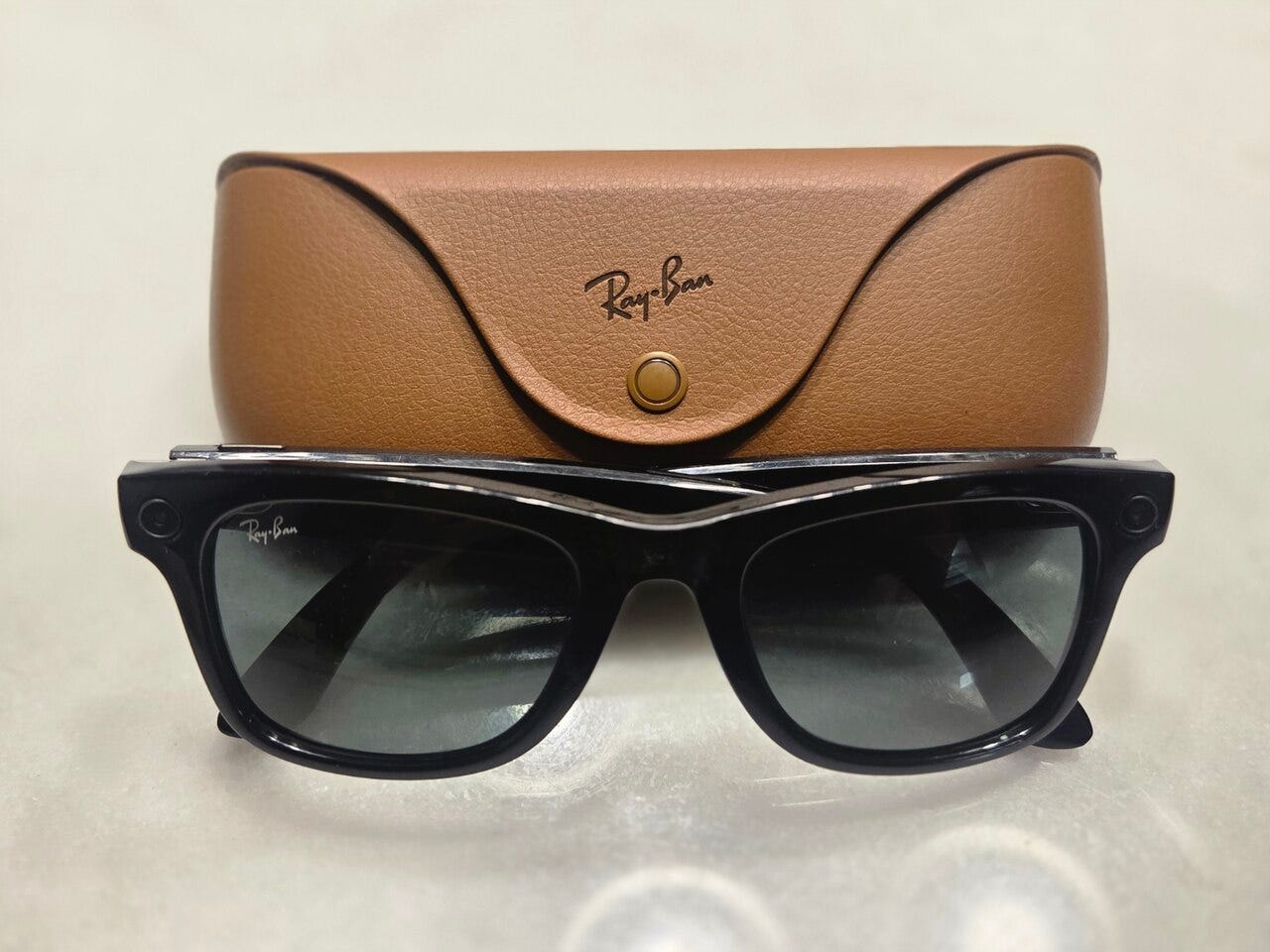 DuckDuckGo sunglasses — CCadio / CC BY 4.0 (Wikimedia Commons) DuckDuckGo sunglasses — CCadio / CC BY 4.0 (Wikimedia Commons)