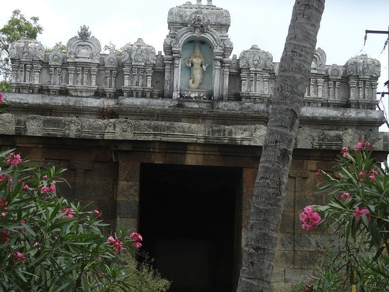 శ్రీ వేదనారాయణ స్వామి ఆలయం వెనకనున్న మండపం పైనున్న స్వామి వారి ఉత్సవ విగ్రహం