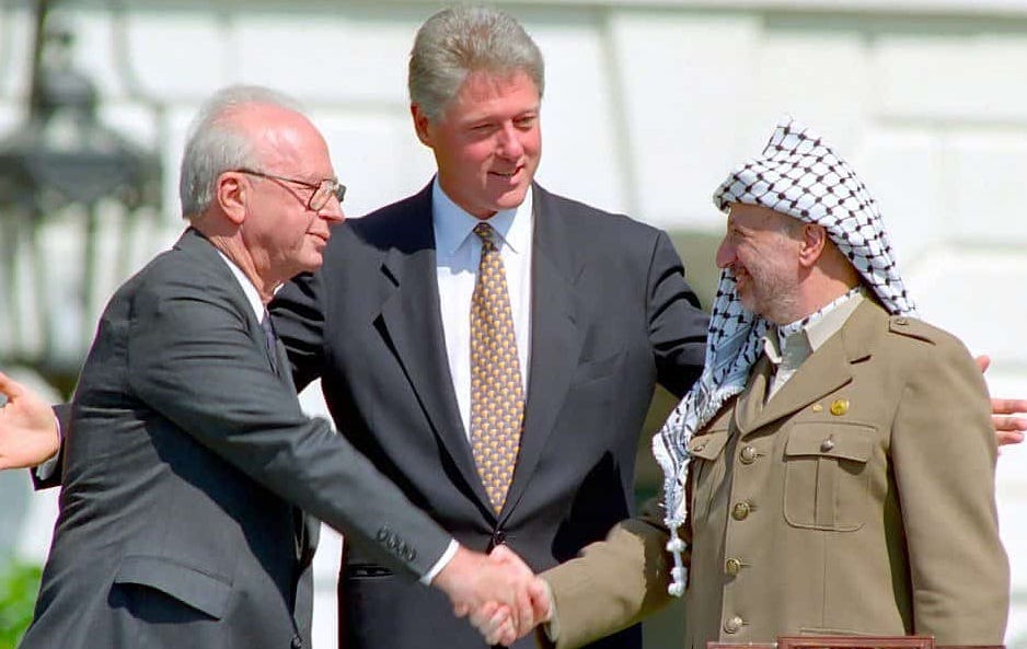 File:Bill Clinton, Yitzhak Rabin, Yasser Arafat at the White House  1993-09-13 cropped.jpg - Wikimedia Commons
