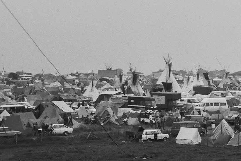 Stonehenge free festival photos 1981 Al Stokes The police and the ...