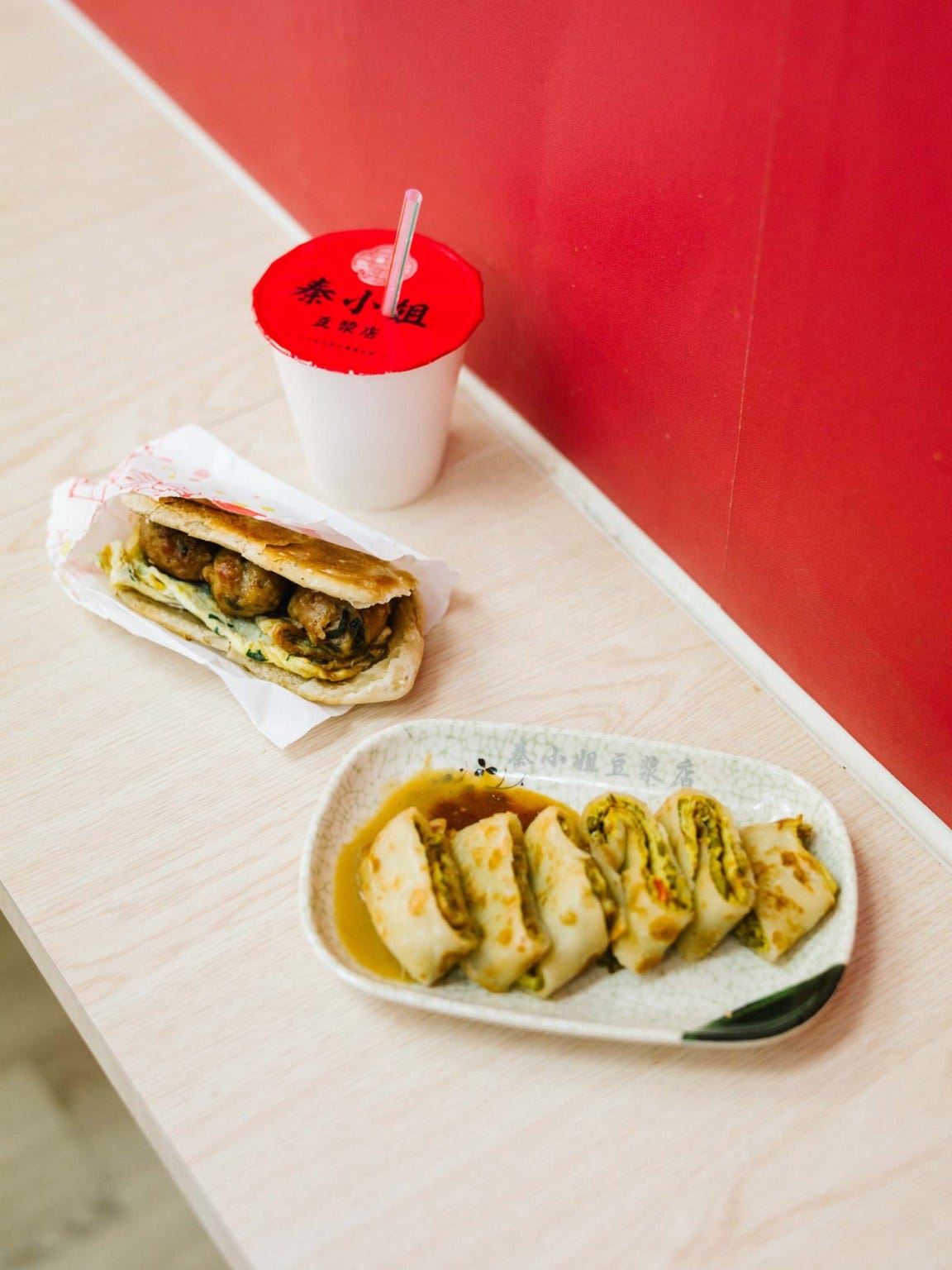 台北早餐店餐點近景|來源:Monocle / Clarissa Wei 報導配圖 台北早餐店餐點近景|來源:Monocle / Clarissa Wei 報導配圖