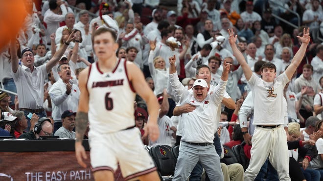 Louisville basketball: KFC Yum Center crowd vs Tennessee brings energy