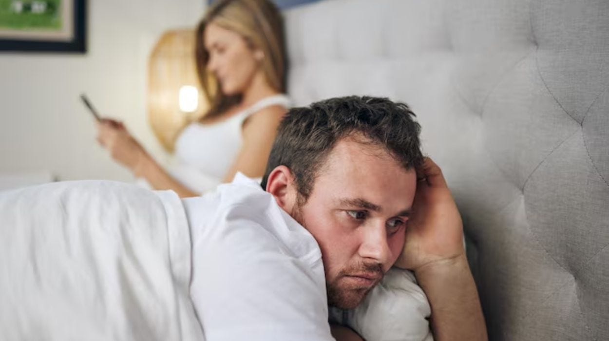 25 WARNING Signs Of A Cheating Wife You Shouldn't Ignore