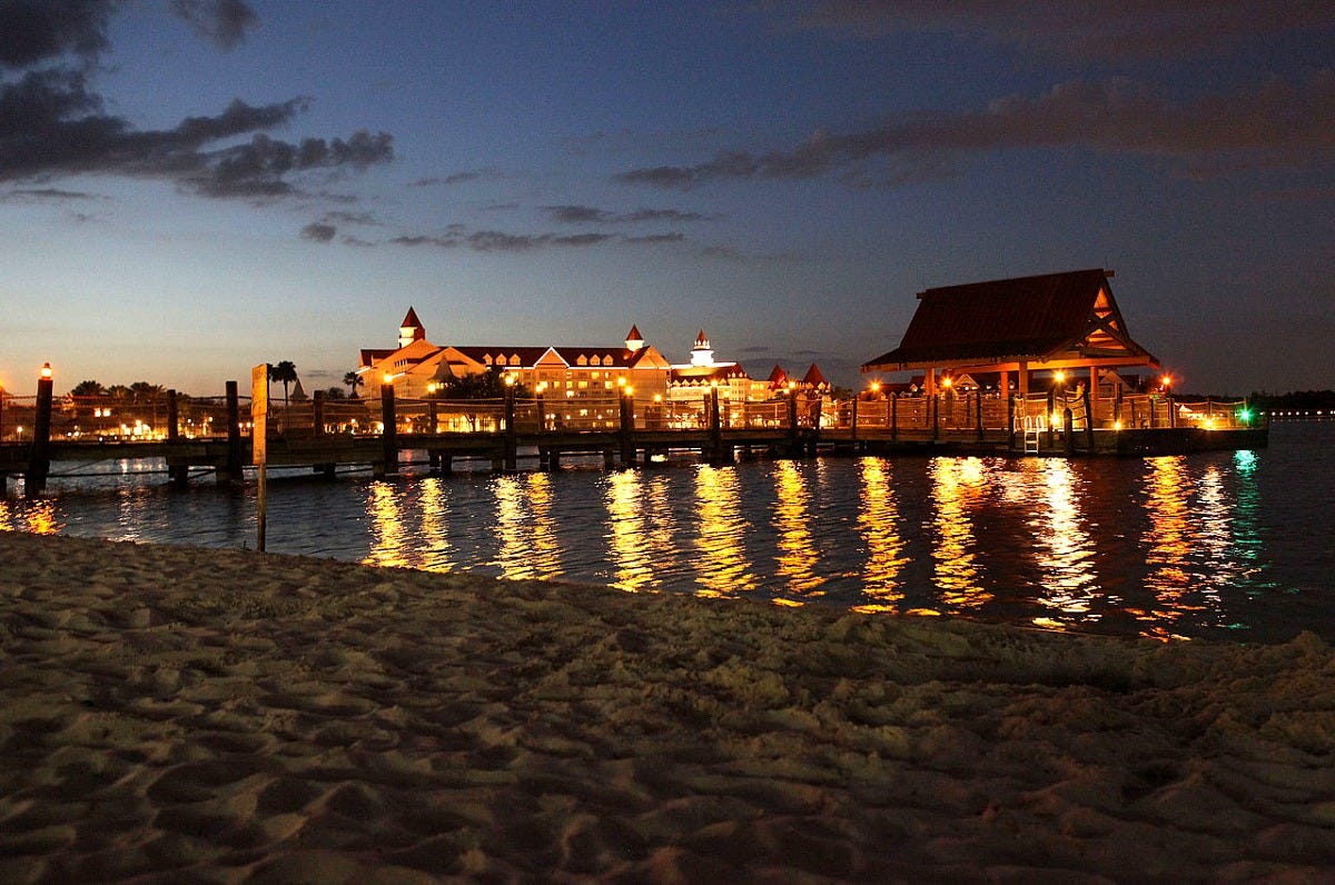 The Polynesian's beach at dusk in 2014. Image: Sam Howzit via Wikimedia Commons The Polynesian's beach at dusk in 2014. Image: Sam Howzit via Wikimedia Commons