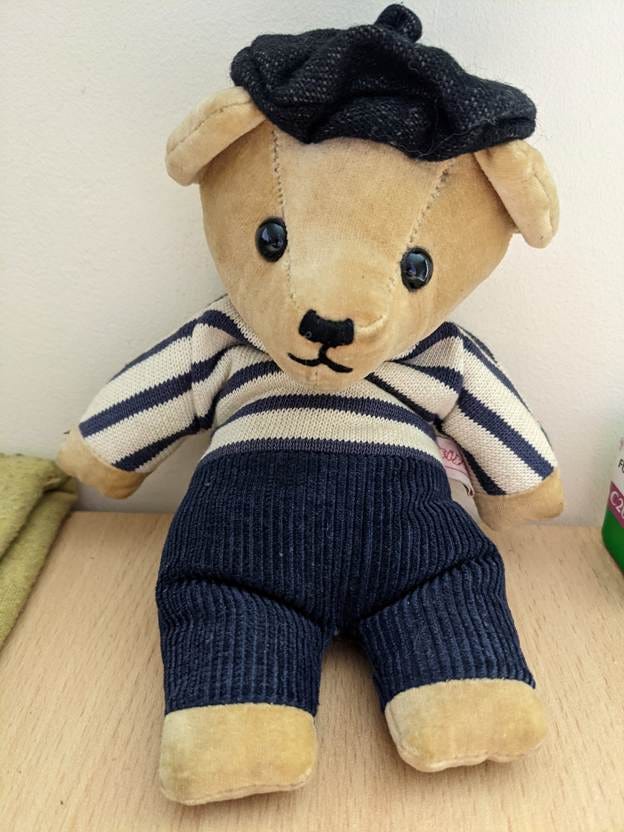 A stuffed bear wearing a sailor outfit

AI-generated content may be incorrect.