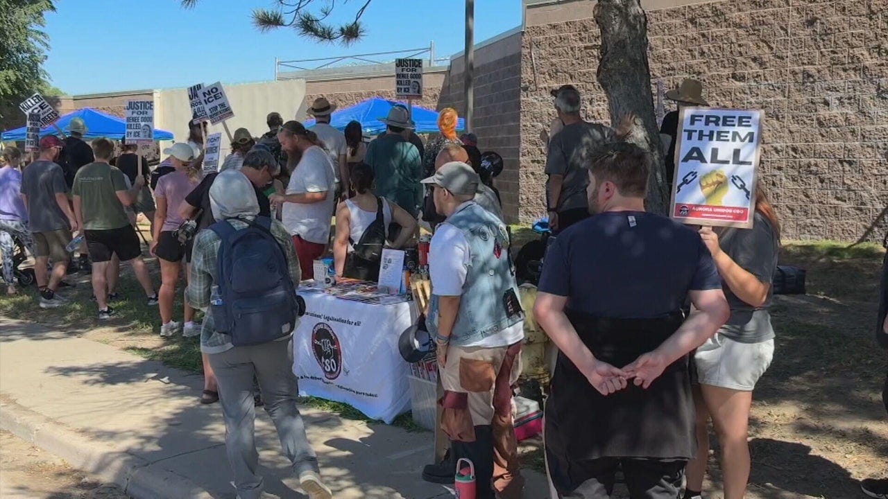Protesters gather outside Aurora ICE detention center following shooting involving GEO employee Protesters gather outside Aurora ICE detention center following shooting involving GEO employee