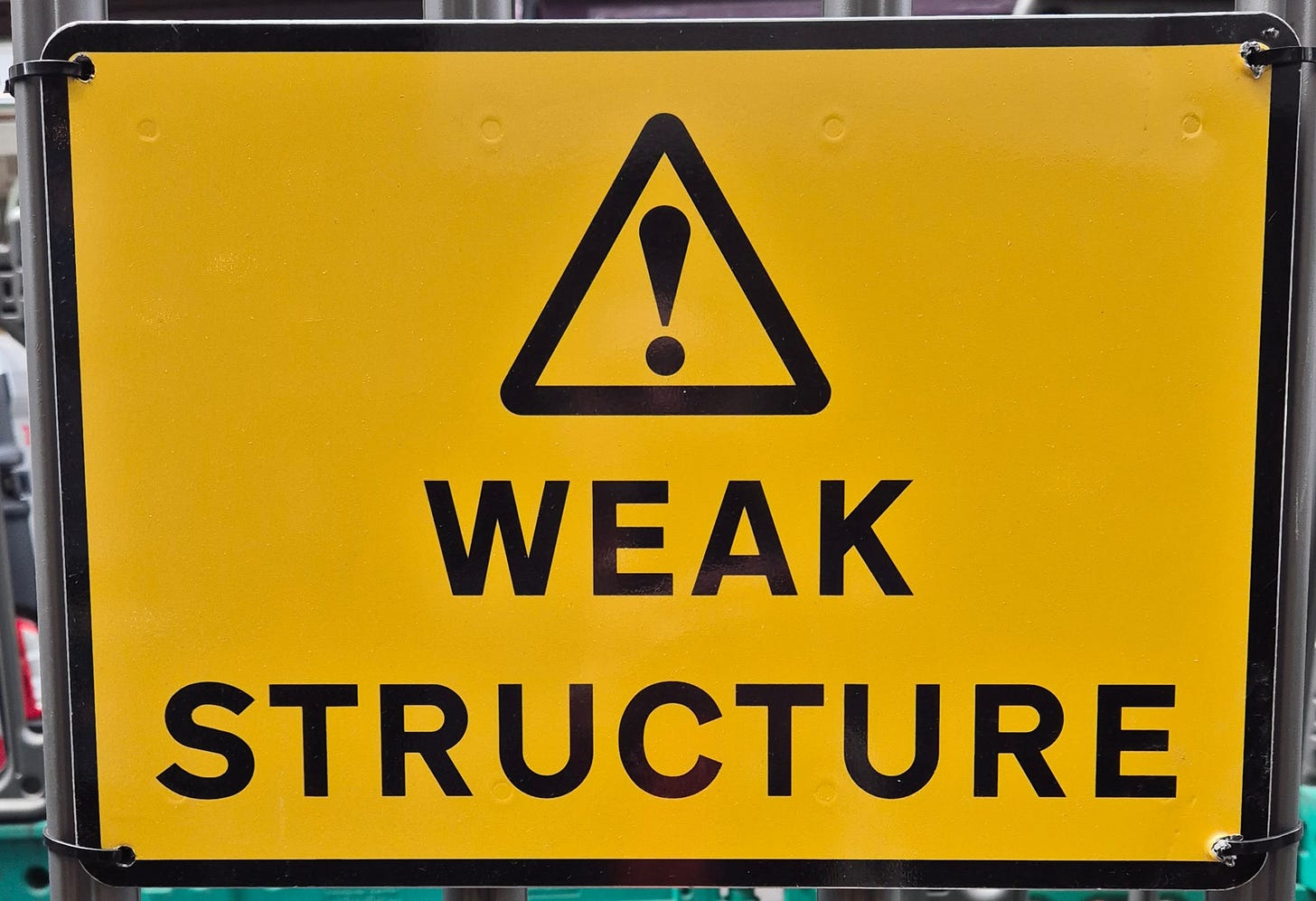 sign reading 'weak structure'. Photo by Terry Freedman