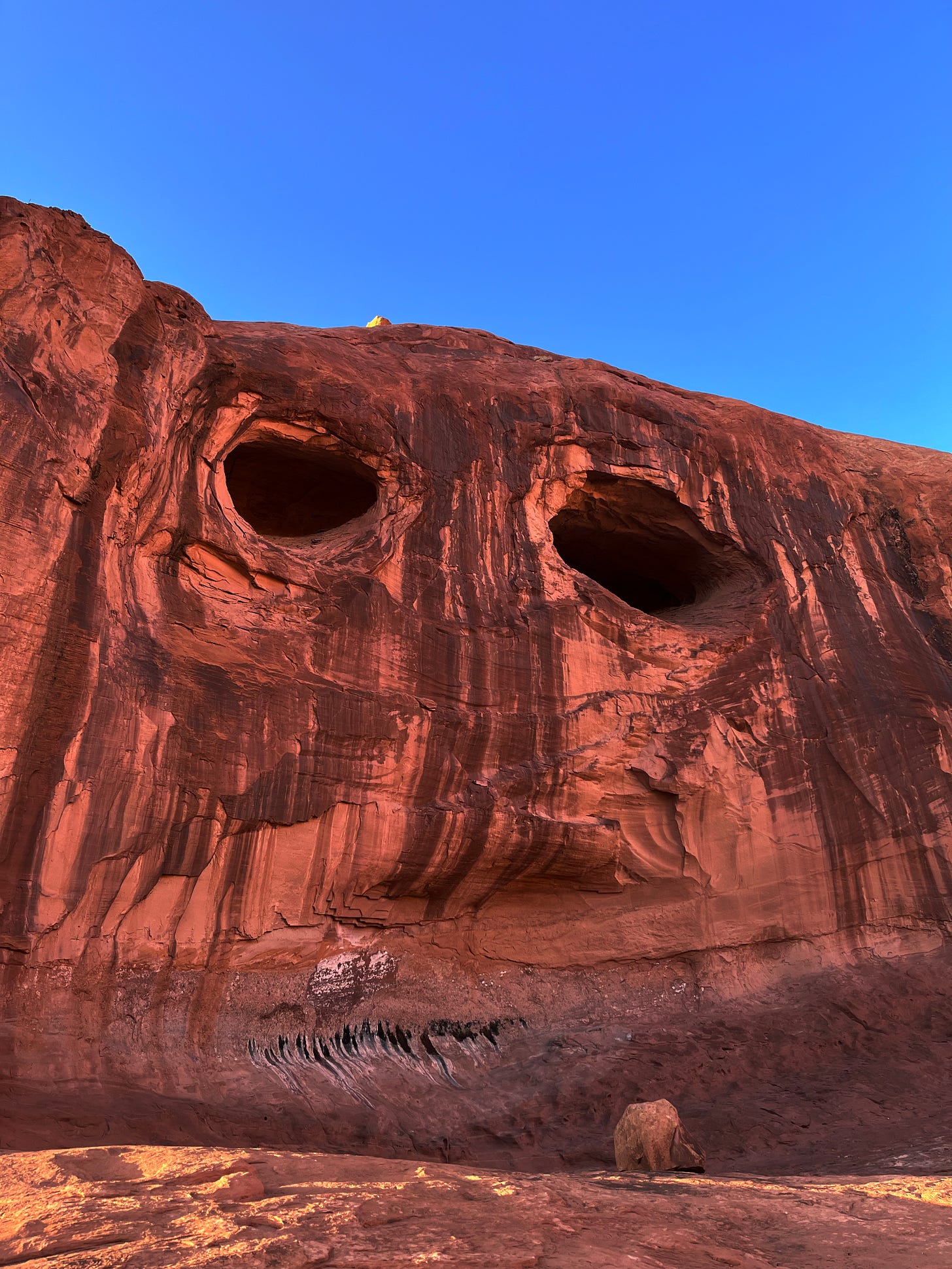 rockface that looks like a face seen on the hike to Corona Arch in Moab UT