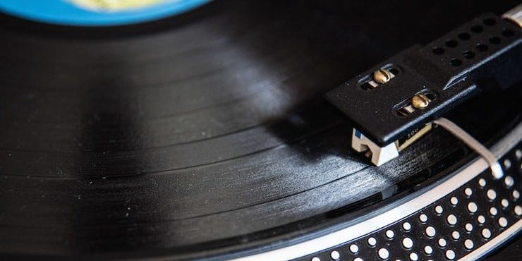 Vinyl record turntable