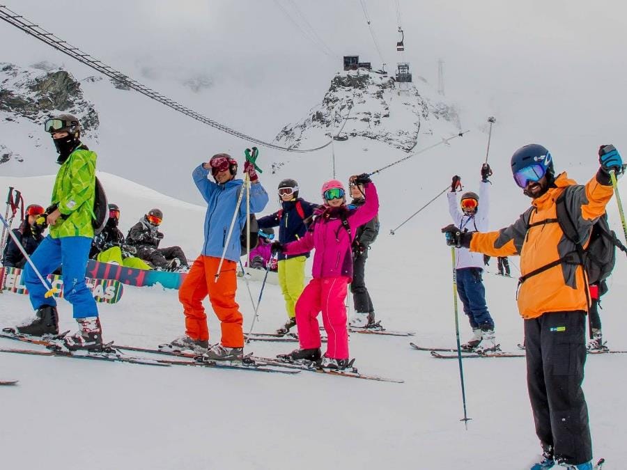 Viamonde is recruiting for their winter 2025-26 ski & snowboard camps